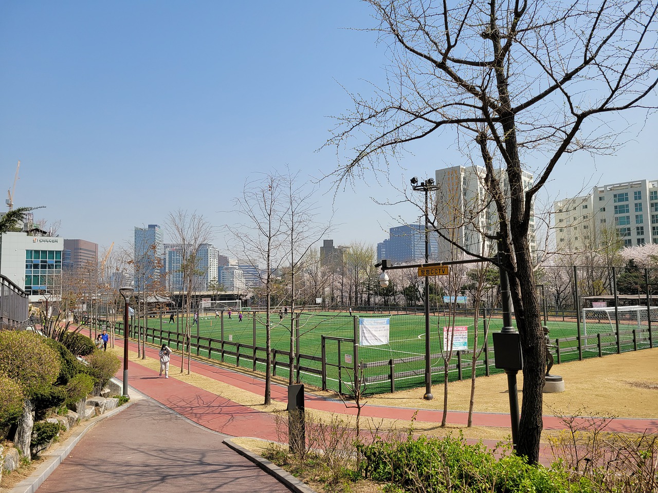 通过建立全